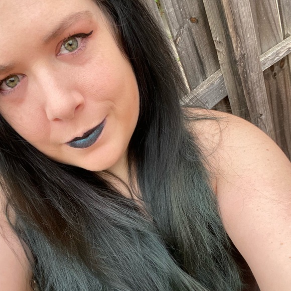 Meet your Posher, Laura - Picture 2 of 2